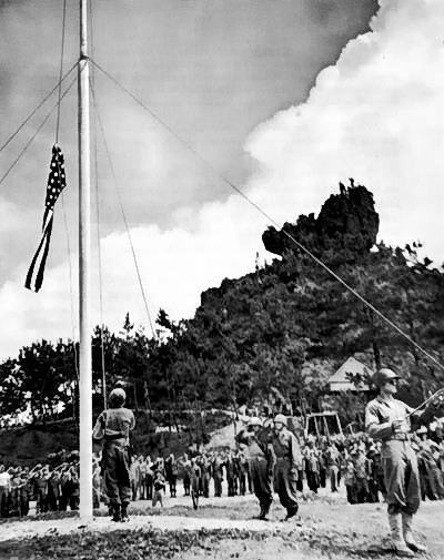 Raising_the_flag_on_Okinawa